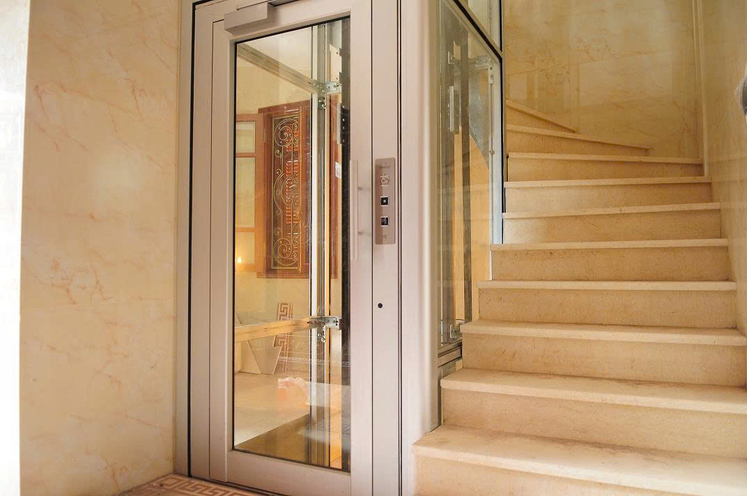 thang-may-nhap-khau-nguyen-chiec